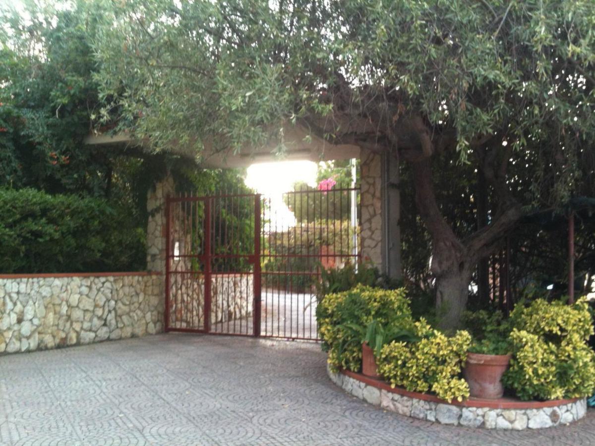 Stanza In Villa Con Giardino Vista Mare Чефалу Экстерьер фото