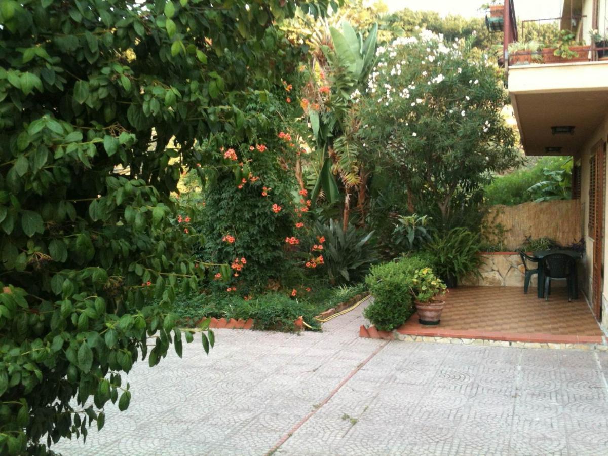 Stanza In Villa Con Giardino Vista Mare Чефалу Экстерьер фото