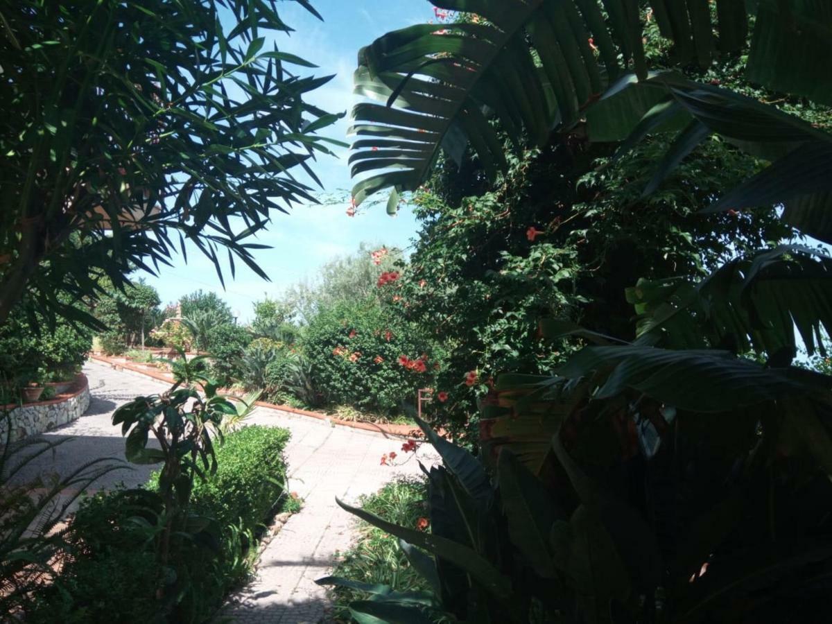 Stanza In Villa Con Giardino Vista Mare Чефалу Экстерьер фото